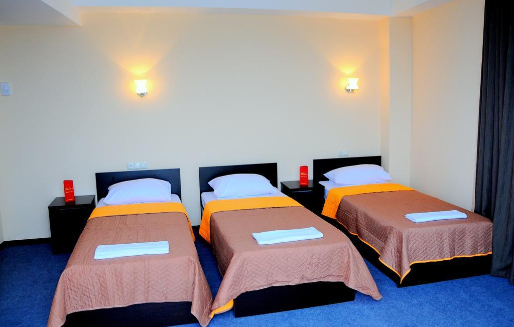 Hotel Shine In Kobuleti Zimmer foto