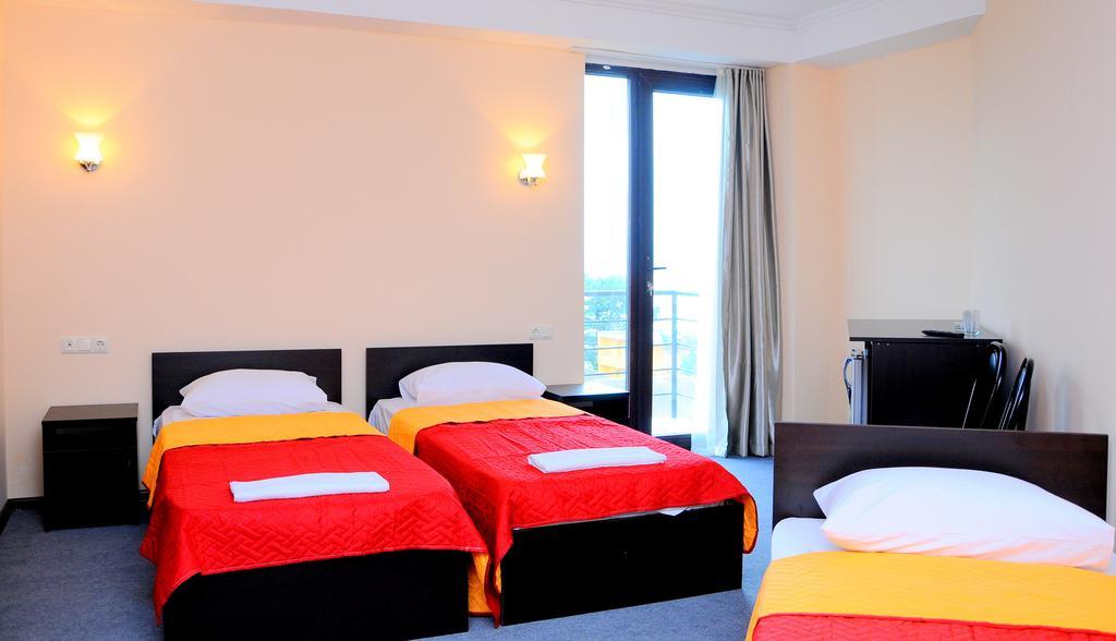 Hotel Shine In Kobuleti Zimmer foto