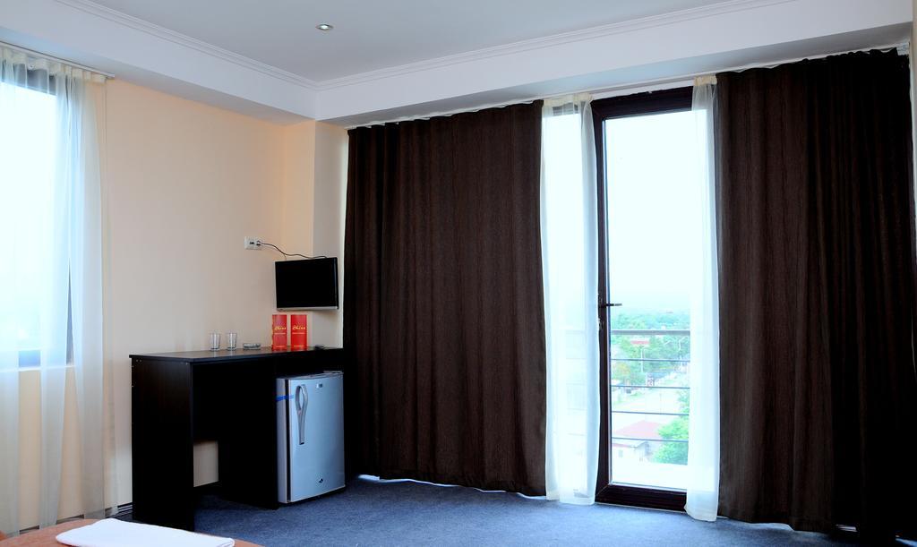 Hotel Shine In Kobuleti Zimmer foto