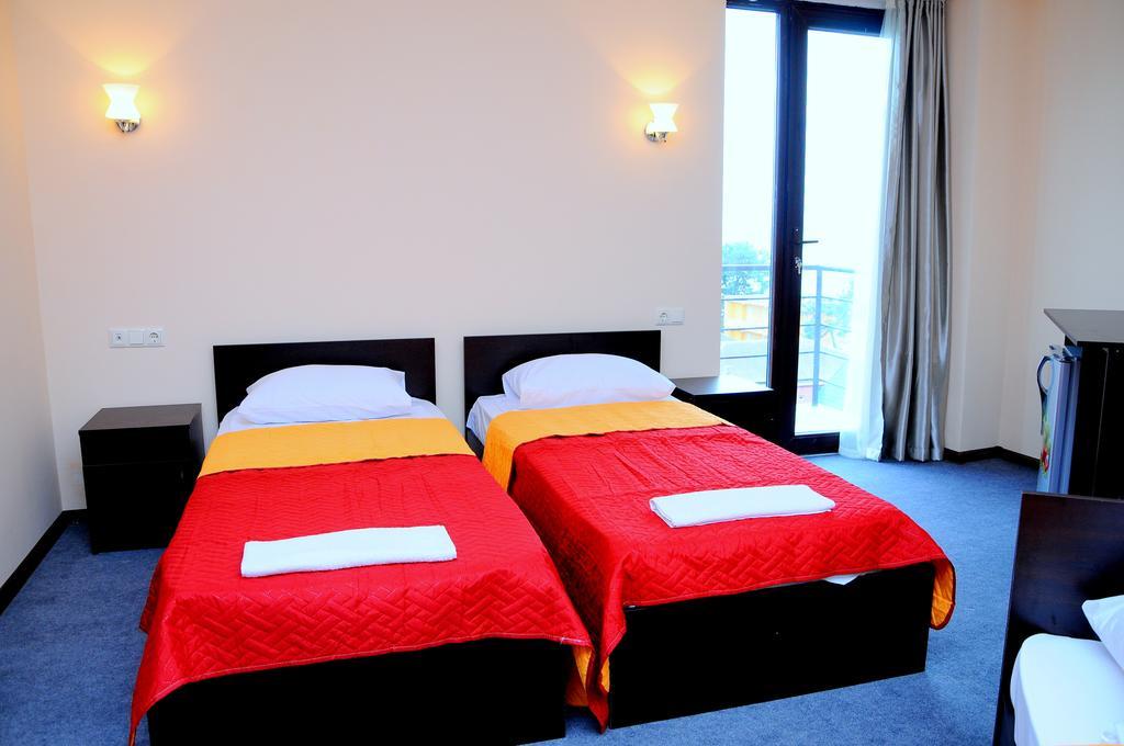 Hotel Shine In Kobuleti Zimmer foto