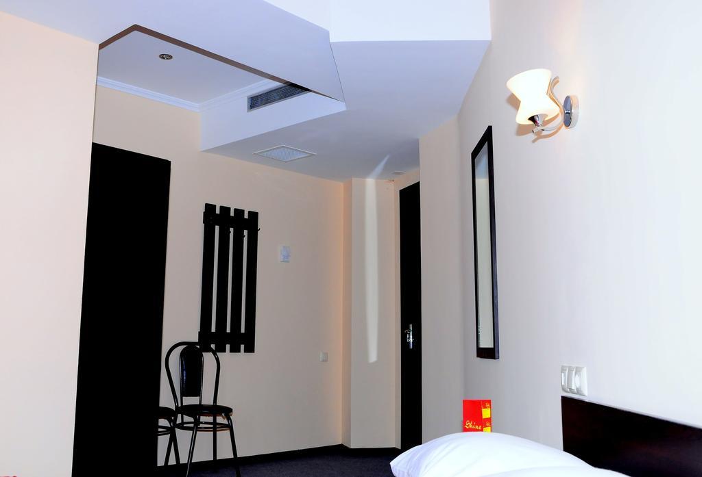 Hotel Shine In Kobuleti Zimmer foto